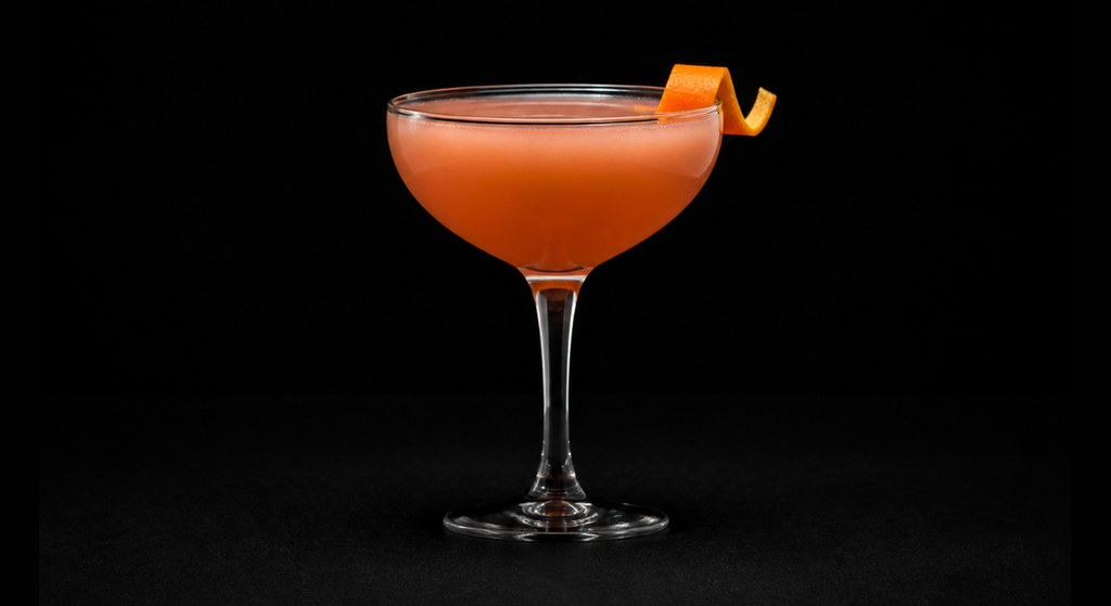 Avenue cocktail on a dark studio background