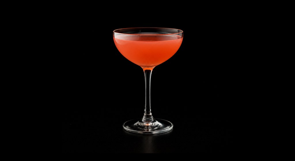 Bermuda Cocktail cocktail on a dark studio background