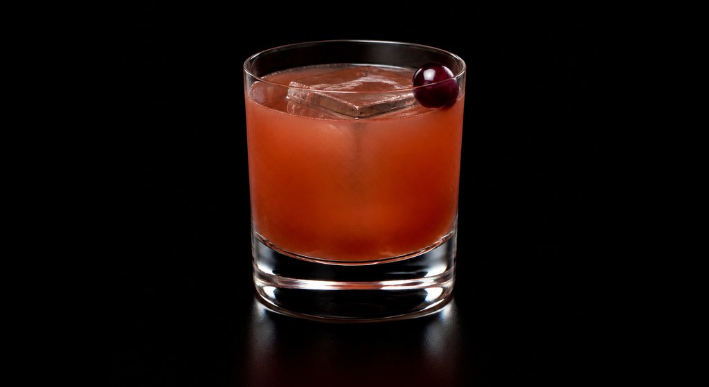 Bermuda Hundred cocktail on a dark studio background
