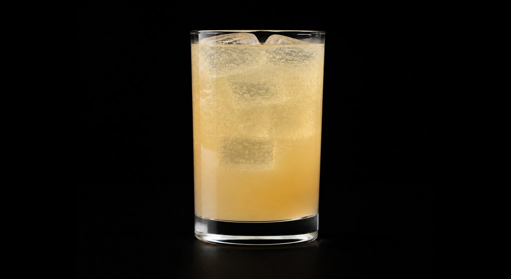 Bulldog Highball cocktail on a dark studio background