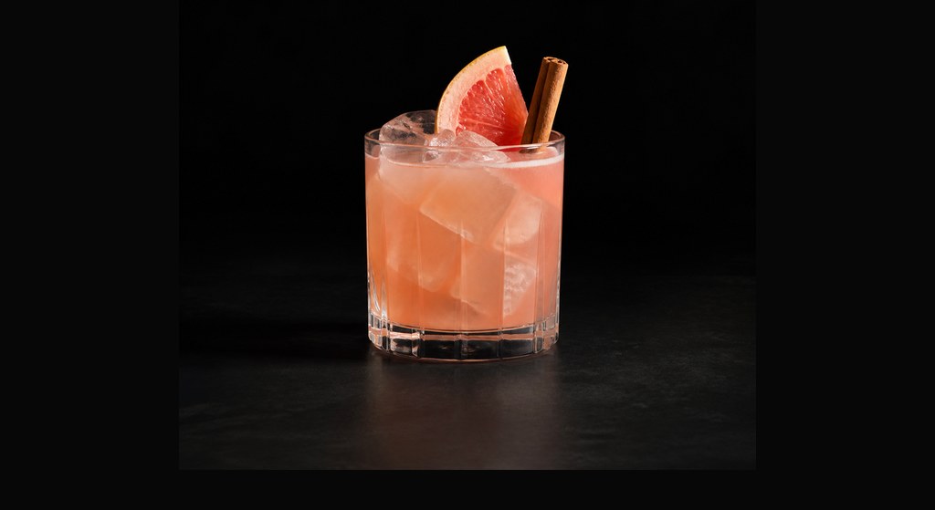 Chirulín cocktail on a dark studio background