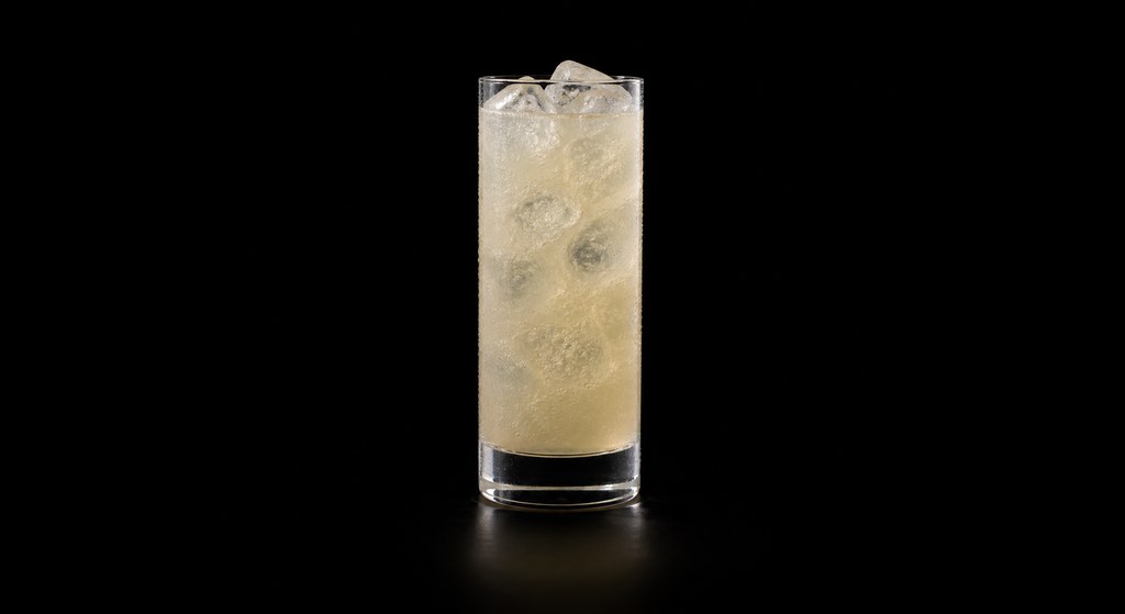 Chuncho Cooler cocktail on a dark studio background