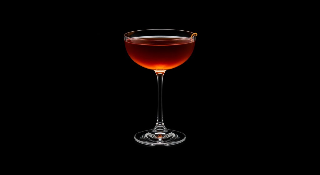 Claudine Cocktail cocktail on a dark studio background