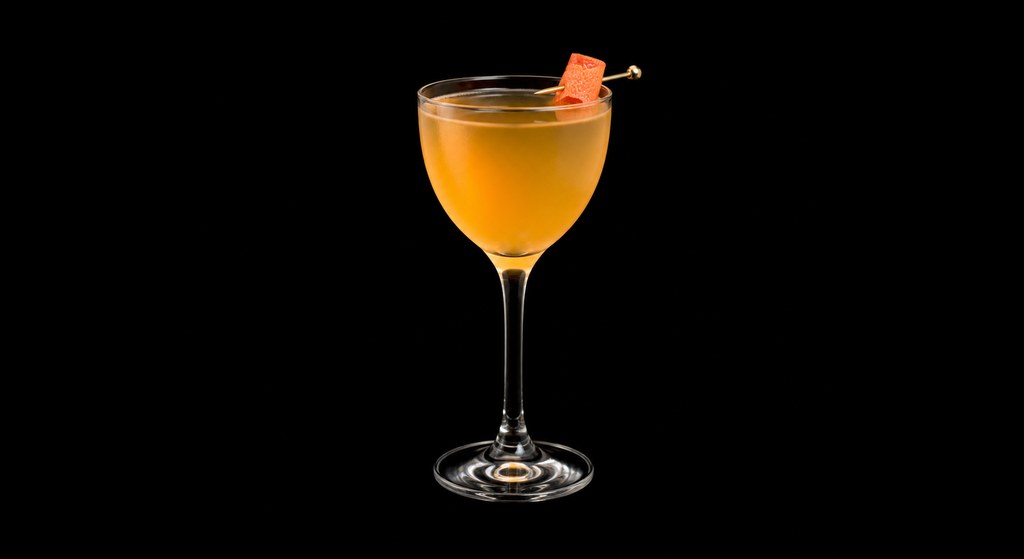 Crop Top cocktail on a dark studio background