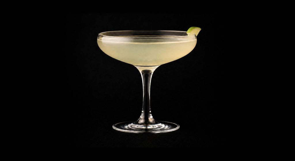 Daiquiri Authentico cocktail on a dark studio background