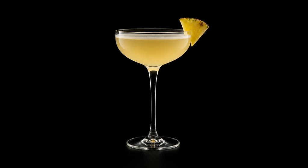 Daiquiri De Luxe cocktail on a dark studio background