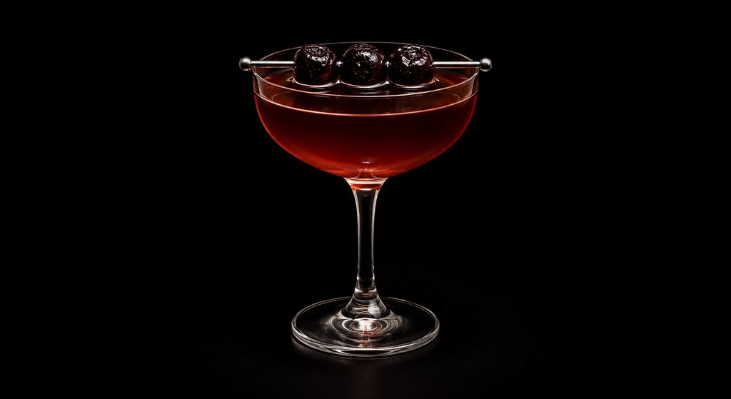 De La Louisiane cocktail on a dark studio background