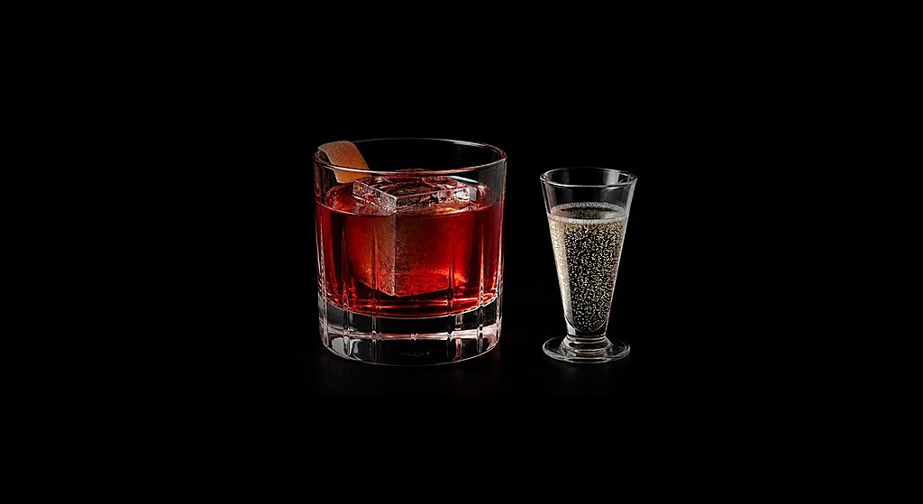 Donna Reed cocktail on a dark studio background