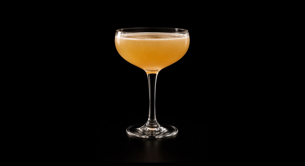 Dr. Feelgood cocktail on a dark studio background