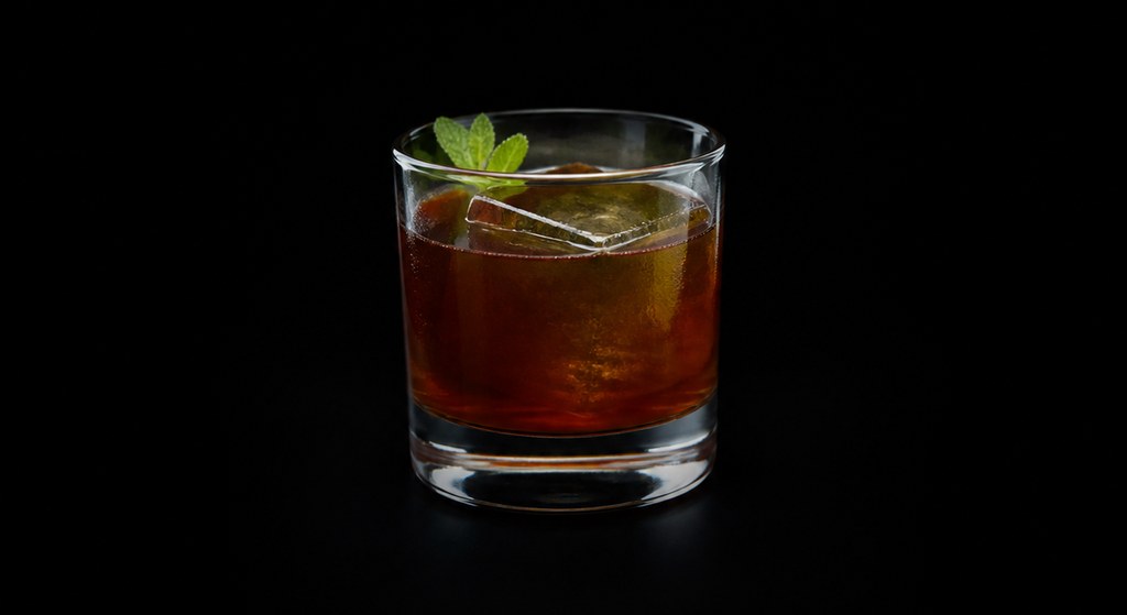 El Chapulín cocktail on a dark studio background