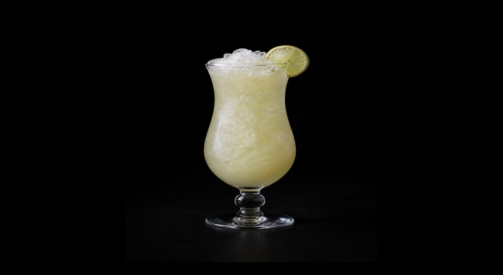 El Niño Perdido cocktail on a dark studio background