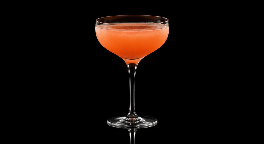 Esprit D'escalier cocktail on a dark studio background