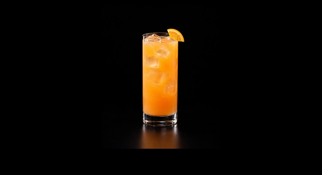 Gin & Juice cocktail on a dark studio background