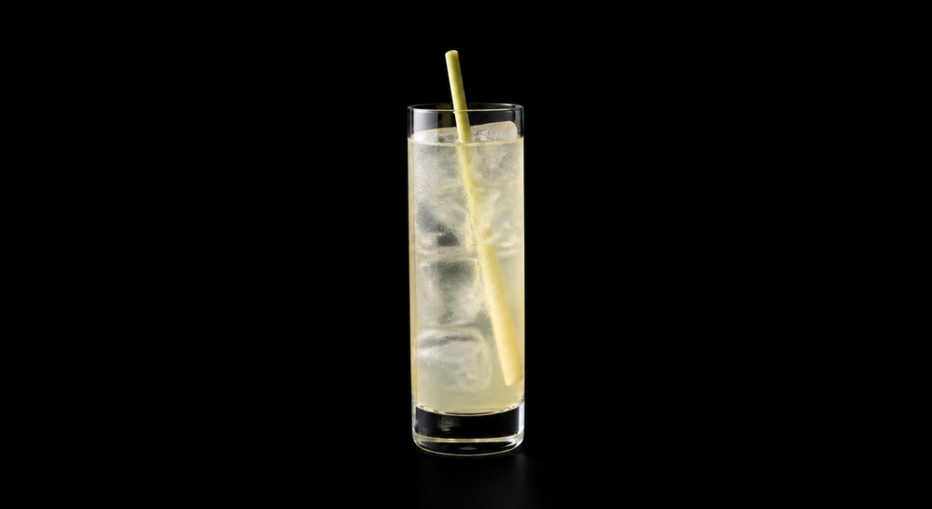Girl From Cadiz cocktail on a dark studio background