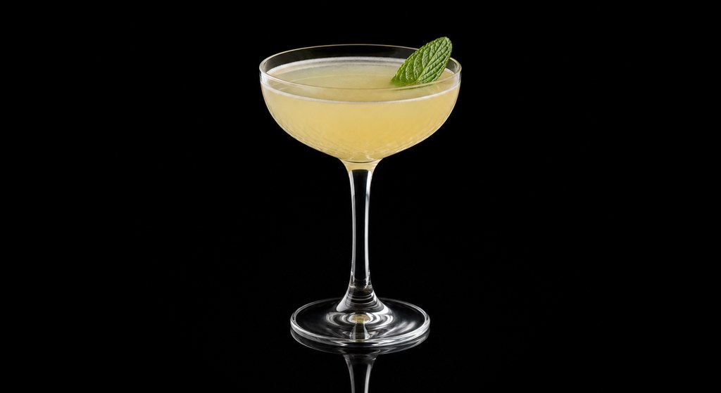 Havanatheone cocktail on a dark studio background