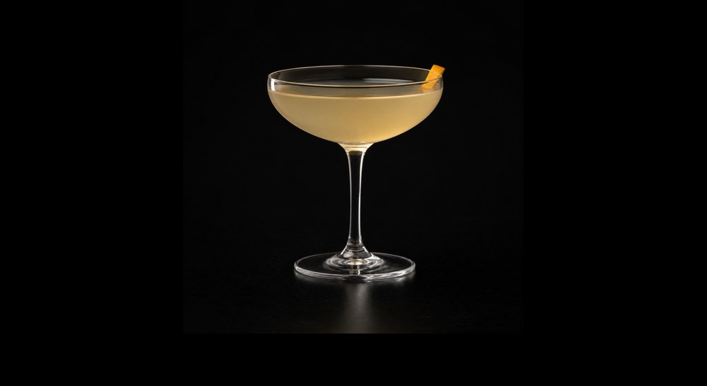 Larchmont cocktail on a dark studio background