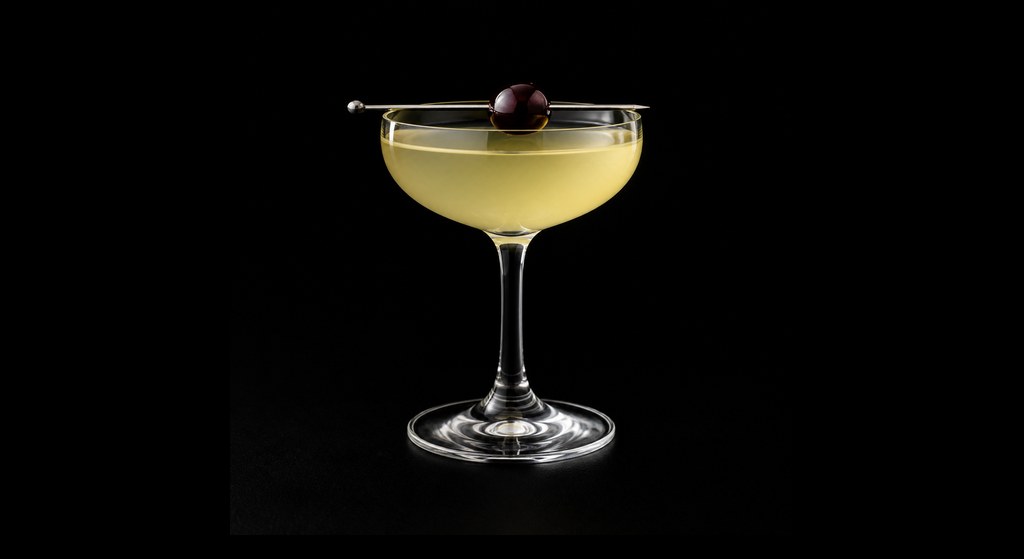 Last Palabra cocktail on a dark studio background