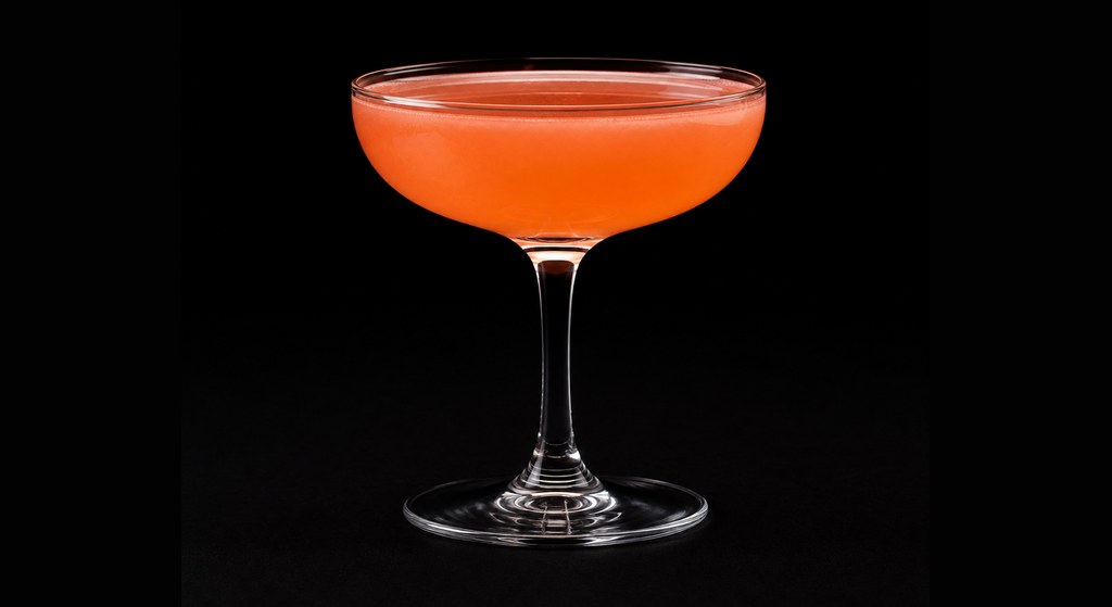 Mariposa Cocktail cocktail on a dark studio background