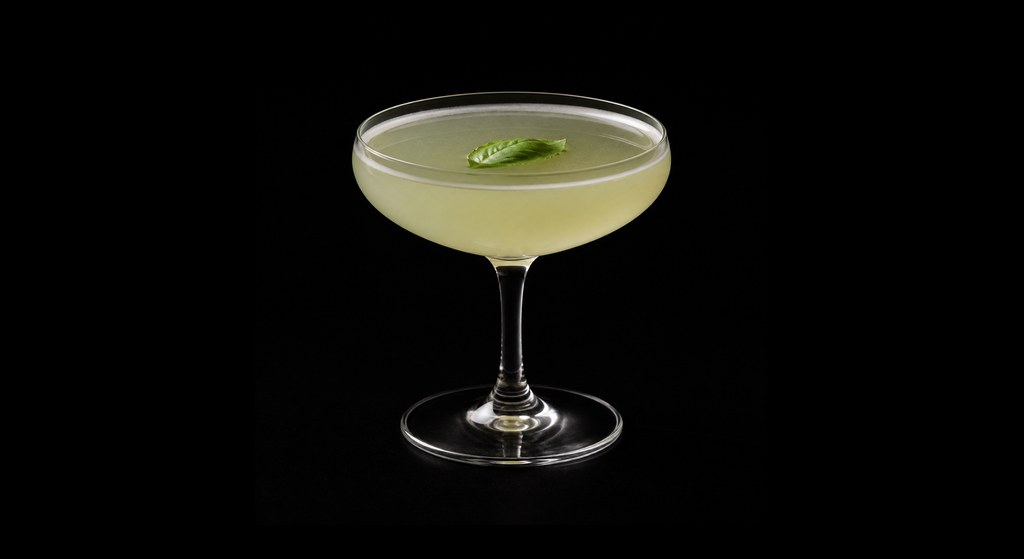 Mezcal Dante cocktail on a dark studio background