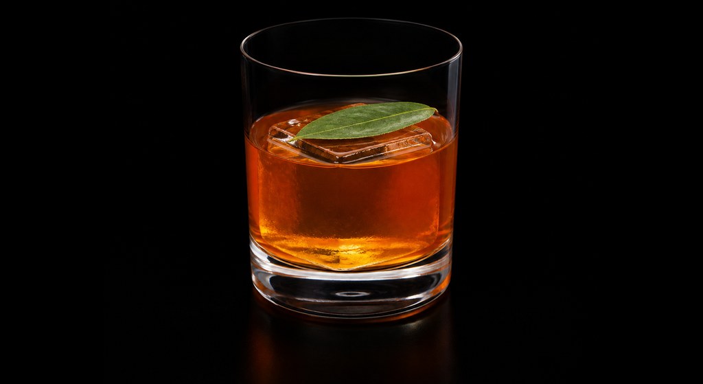 No Borders cocktail on a dark studio background