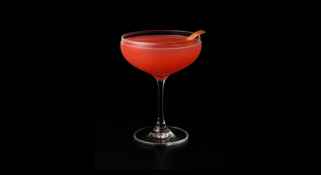 Old Acquaintance cocktail on a dark studio background