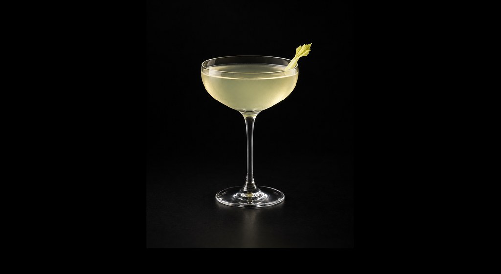 Palomino Flor cocktail on a dark studio background