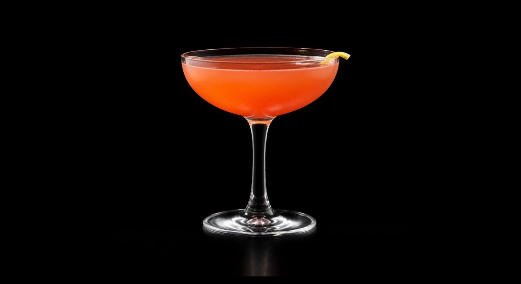 Plane Ryder cocktail on a dark studio background
