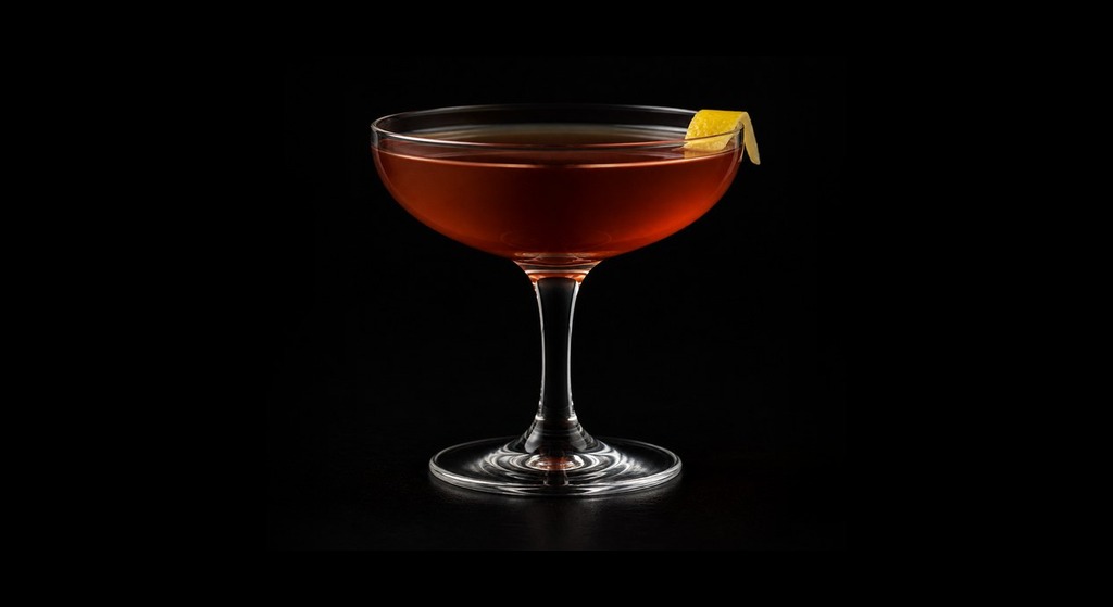Preakness cocktail on a dark studio background