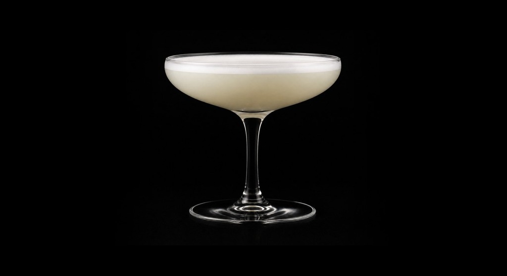 Suissesse Cocktail cocktail on a dark studio background