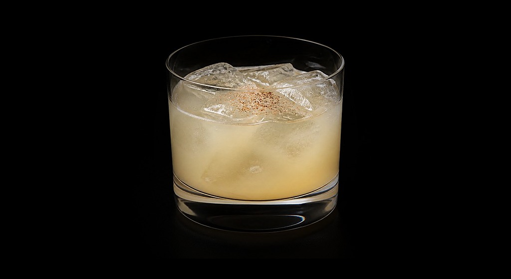 The Casper cocktail on a dark studio background