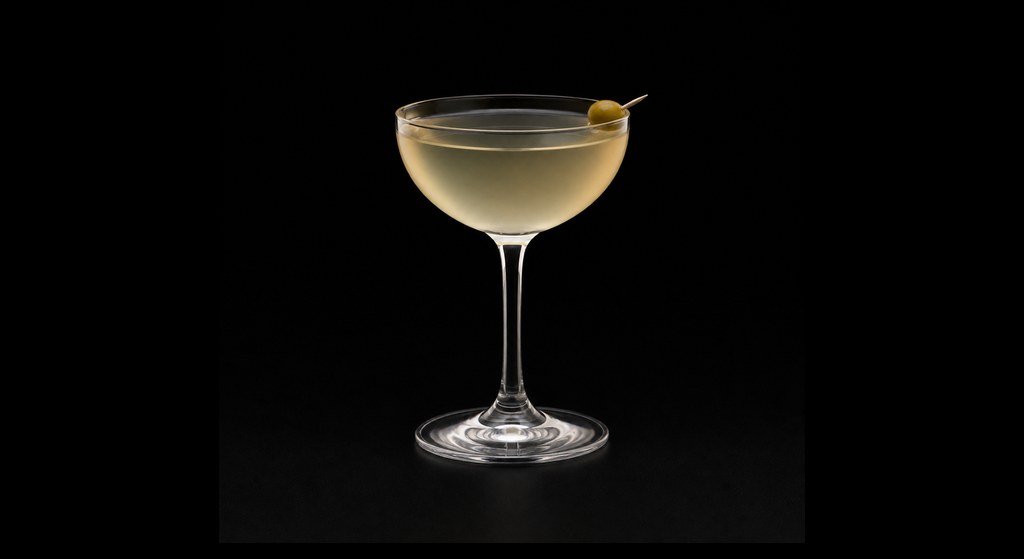 The Gentleman cocktail on a dark studio background