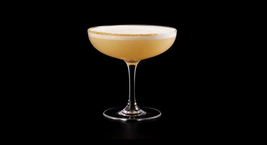 Velours de France cocktail on a dark studio background