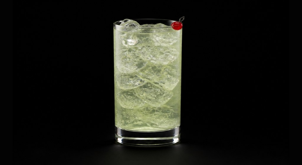 Zimadori Zinger cocktail on a dark studio background